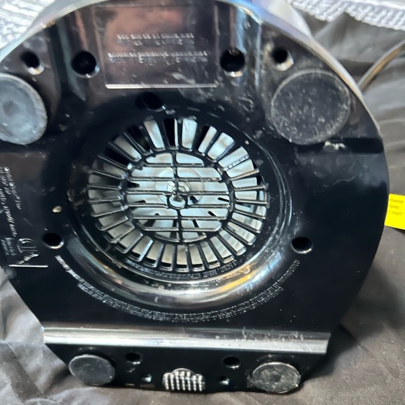 Ninja blender base. Pitcher not included. This is the original ninja works great - Picture 4 of 8